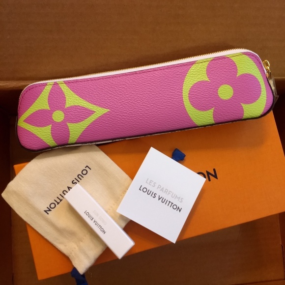 Louis Vuitton MONOGRAM GIANT ELIZABETH Pouch - Picture 5 of 8